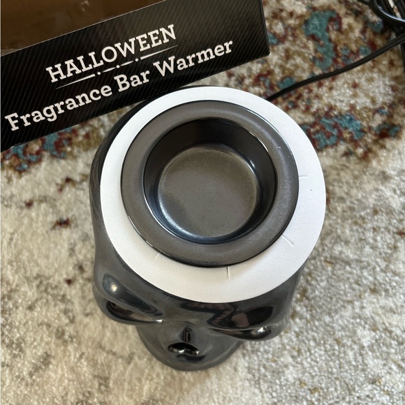 🆕💀Skull Ceramic Wax Fragrance Warmer, OS💀 - Picture 6 of 7